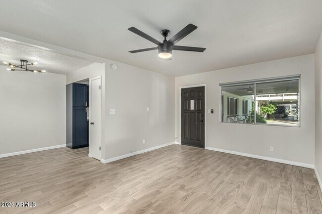 Building Photo - 721 E Montebello Ave