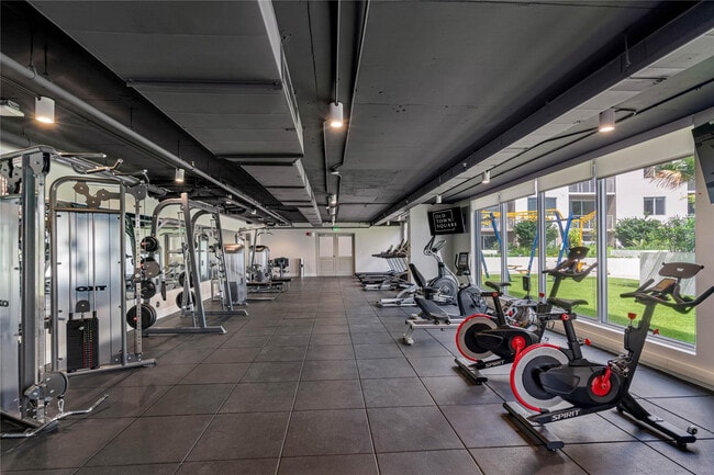 Building Photo - 200 NE 1st Ave