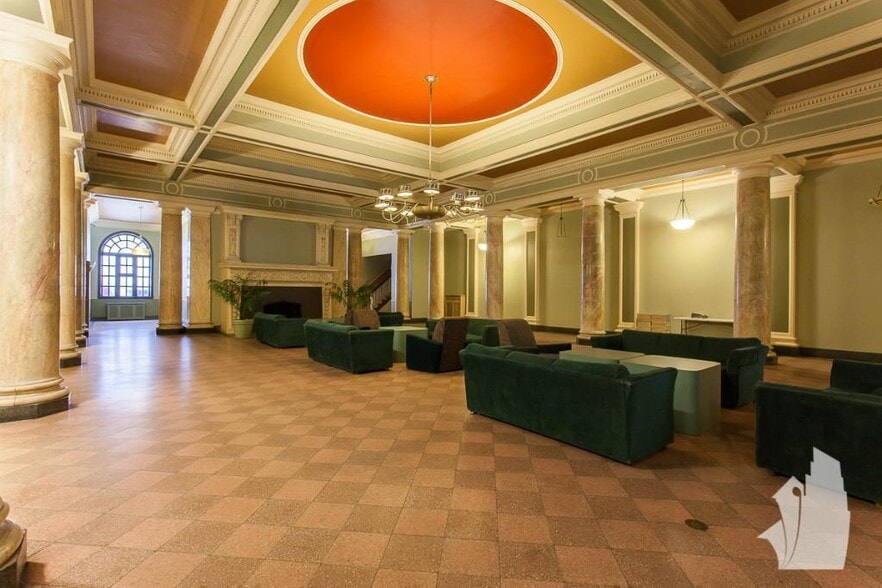 Building Photo - 522 W Briar Pl