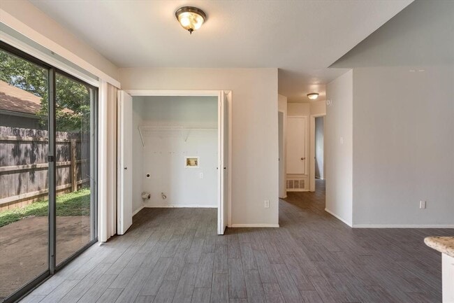 Building Photo - 11906 Sunhillow Bend