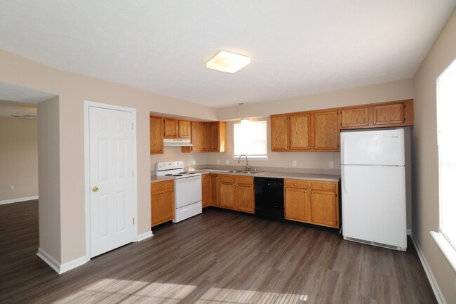 Building Photo - 100-102 Aubrey Dr