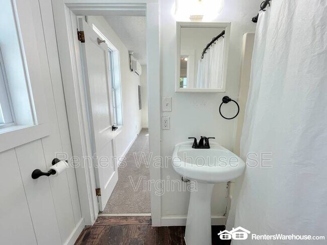 Building Photo - 142 Rogers Ave