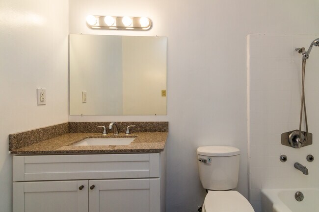 Building Photo - 8601 Balboa Blvd