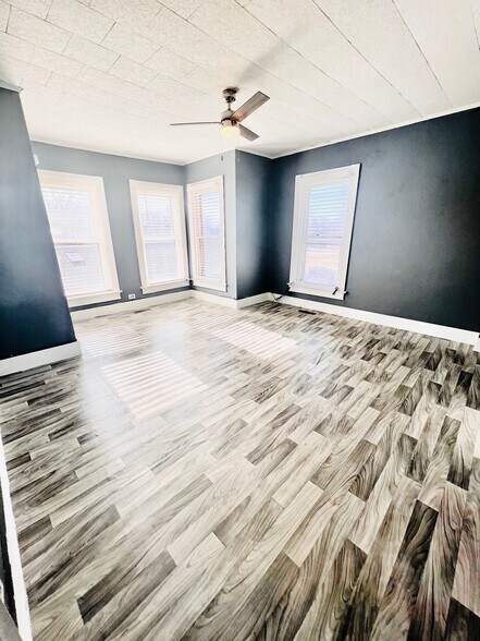 Building Photo - 1009 S Central Ave