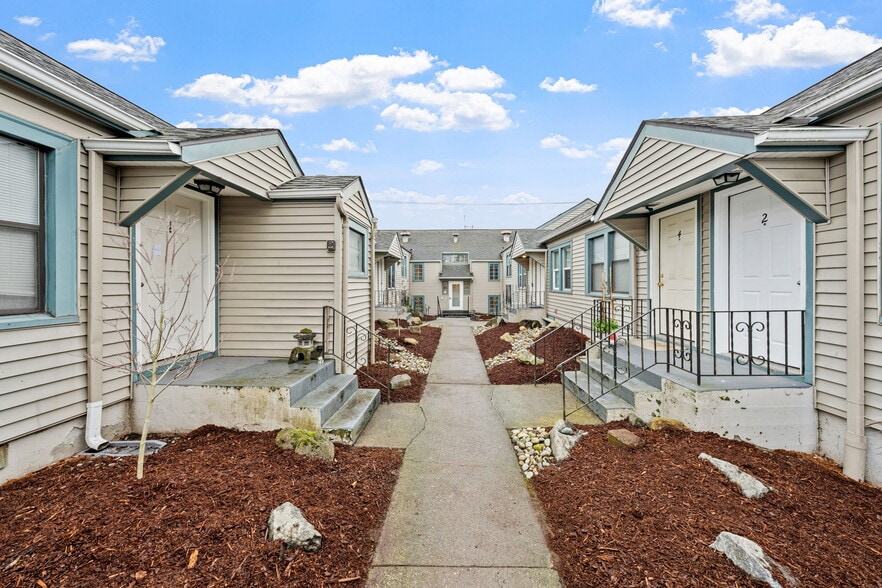 Primary Photo - Town Manor Apartments