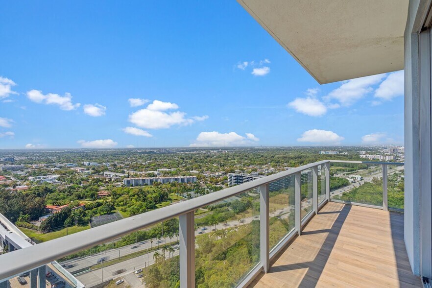 Building Photo - 16385 Biscayne Blvd