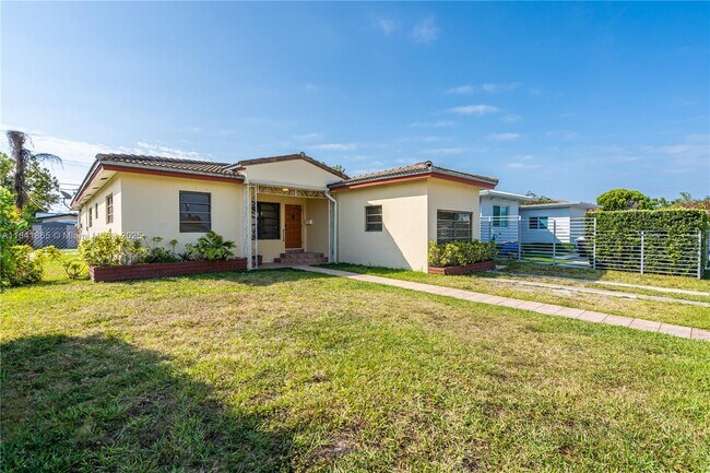 Building Photo - 1510 Normandy Dr