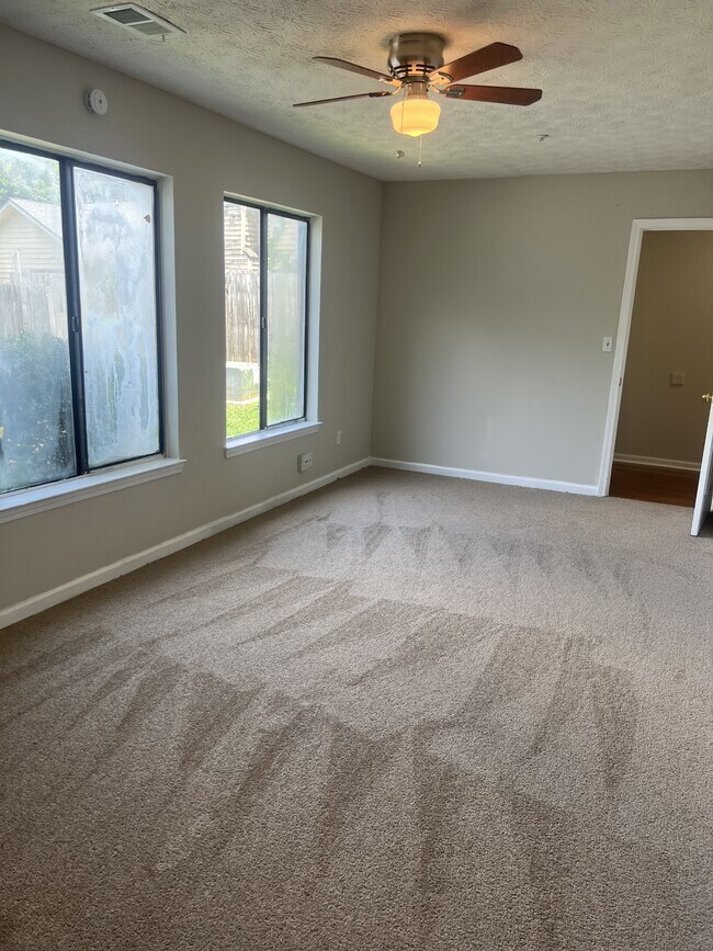 Building Photo - 5792 Trent Walk Dr