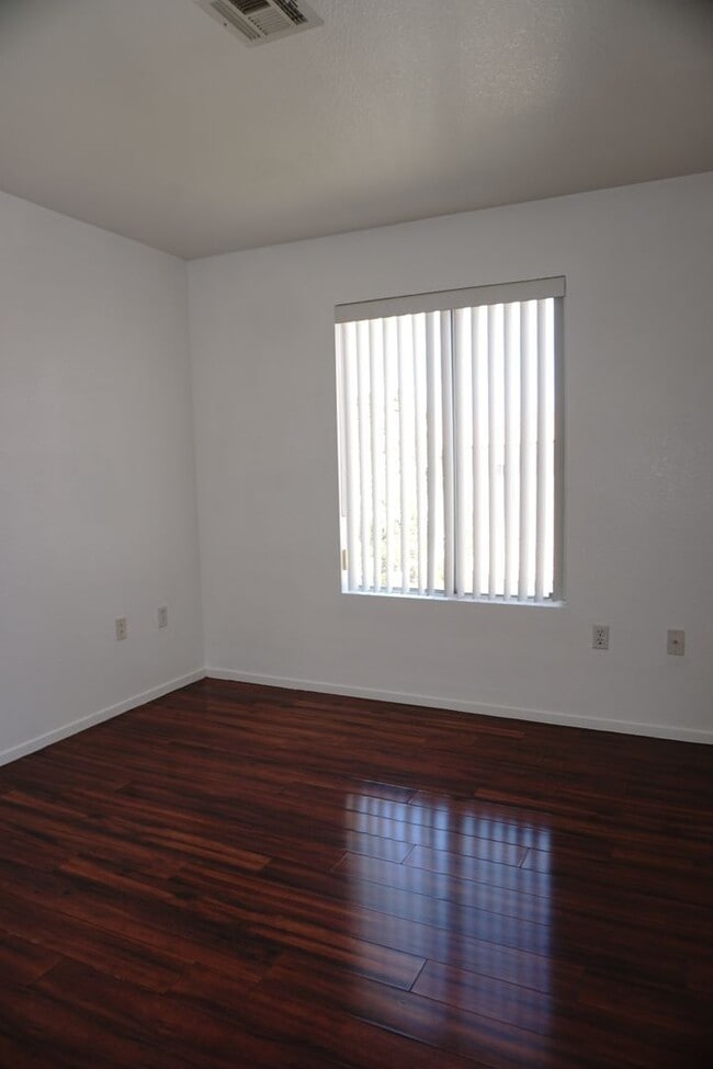 Building Photo - NEWLY RENOVATED 3BD/2BA CONDO W/ 2 CAR GARAGE