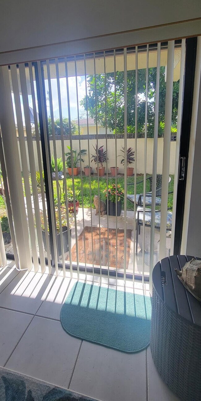 Building Photo - 1800 NE 39th Ct