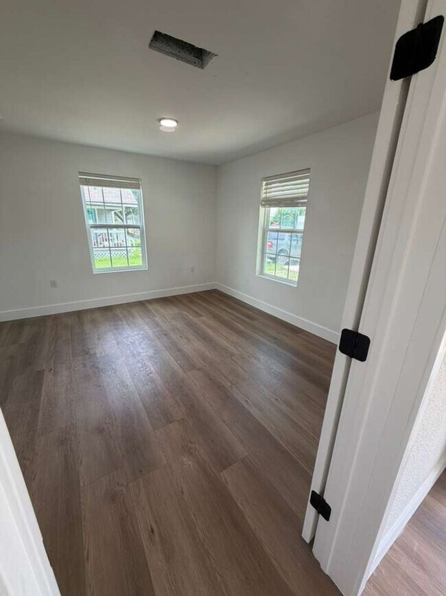 Building Photo - BEAUTIFUL HOME IN LA PORTE. MOVE IN READY!.
