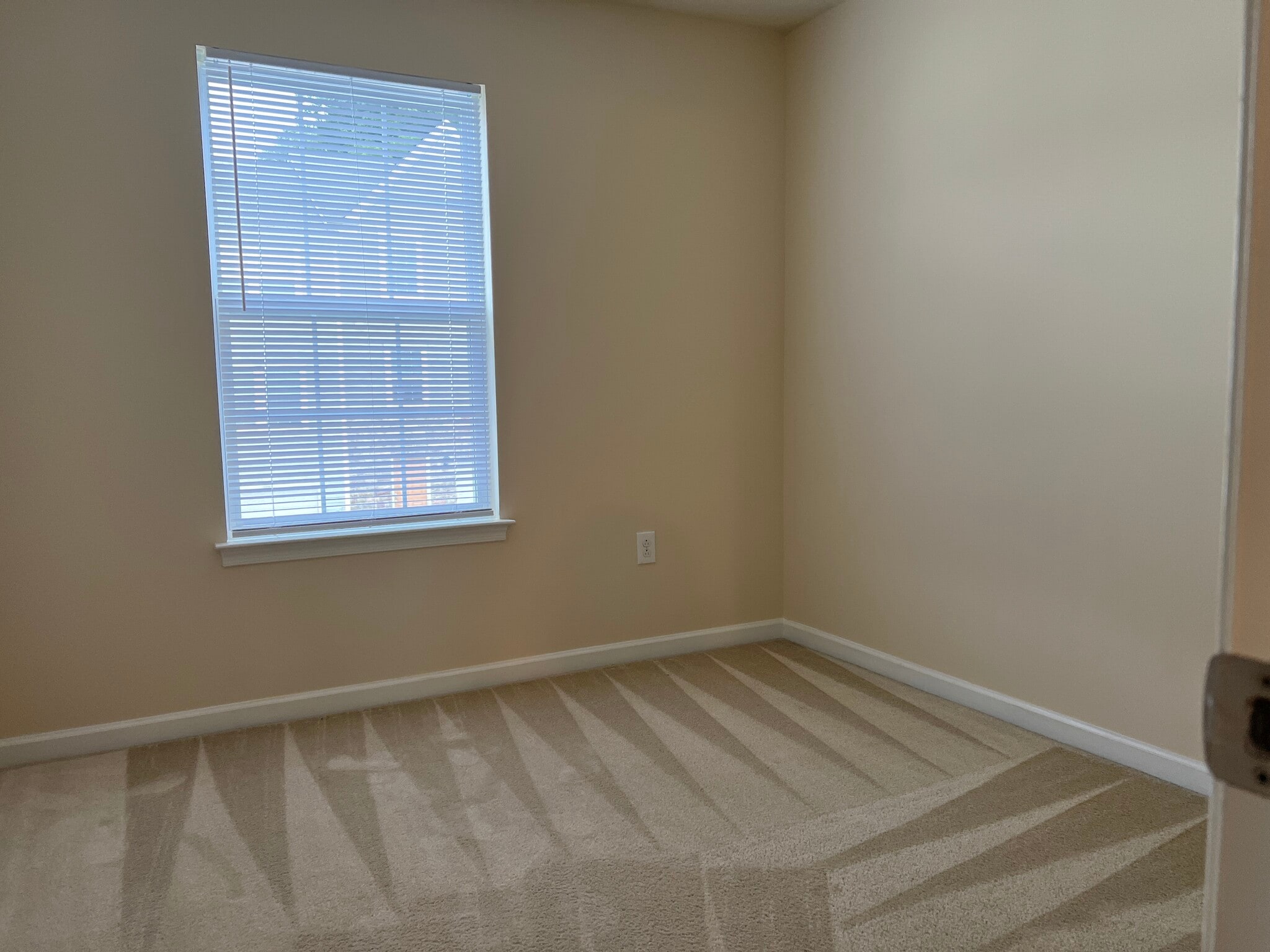 Building Photo - 325 Falcon Run