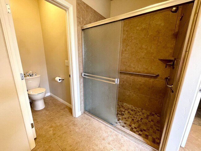 Building Photo - Beautiful 3 Bedroom Home in Hualapai Shadows! *HOME IS CURRENTLY OCCUPIED, PLEASE DO NOT DISTURB ...