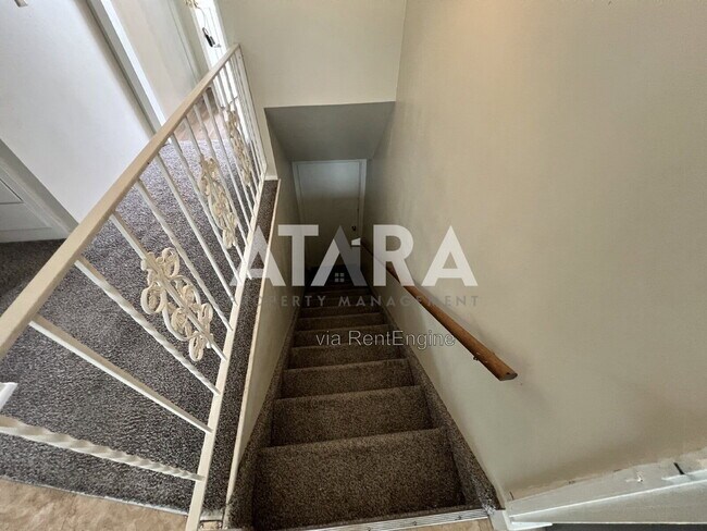 Building Photo - 1374 Marinwood Ave