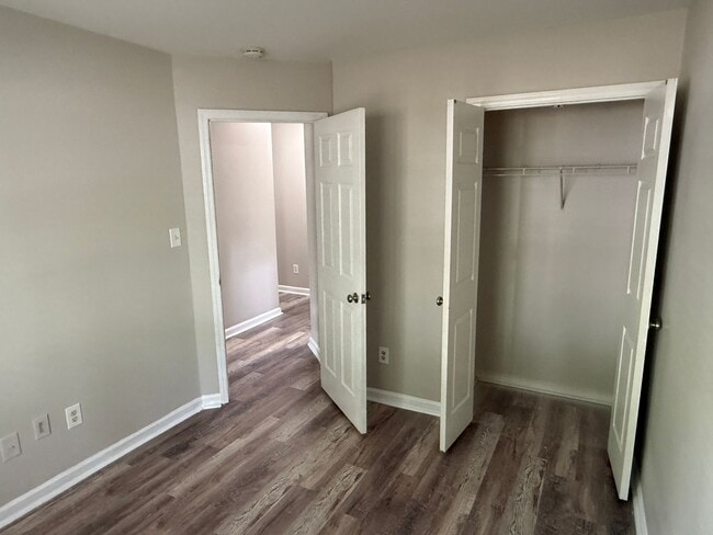 Building Photo - 6617 Cedar Cliff Dr