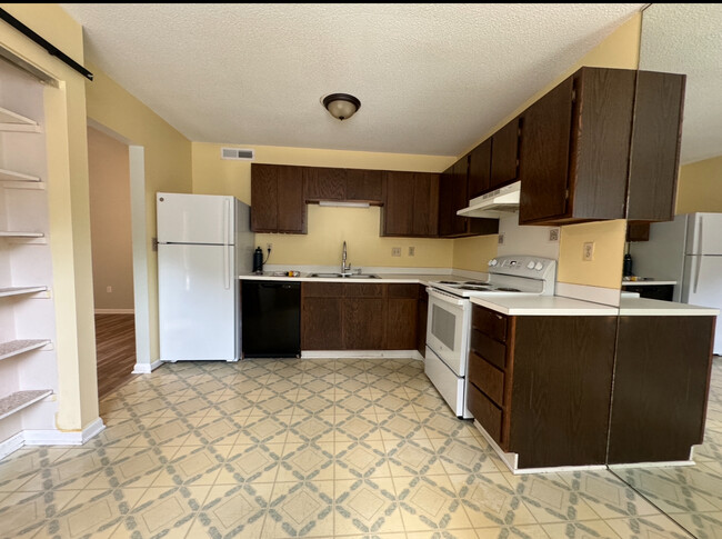 Building Photo - 1761 Hunters Trail