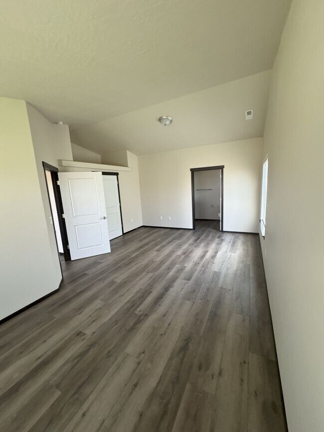 Building Photo - 363 Cardinal Pl