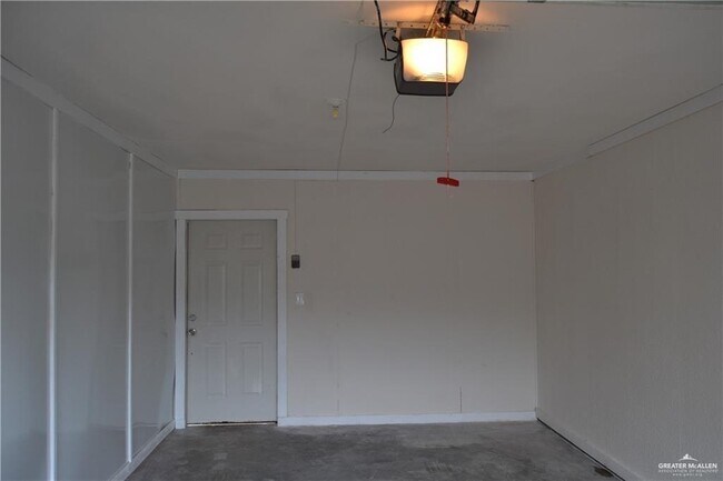 Building Photo - 704 Continental Dr