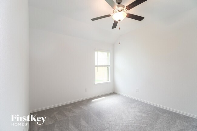 Building Photo - 15006 Lake Shore Ave