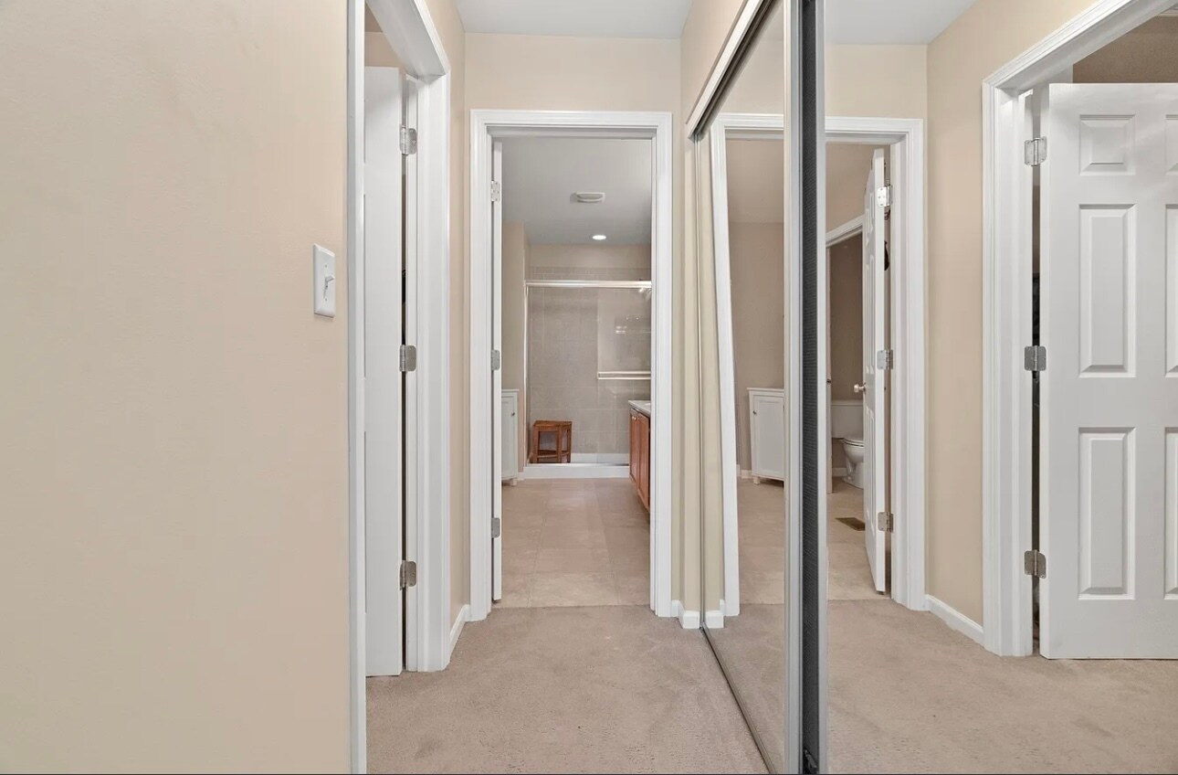 Building Photo - 1247 Waverly Dr