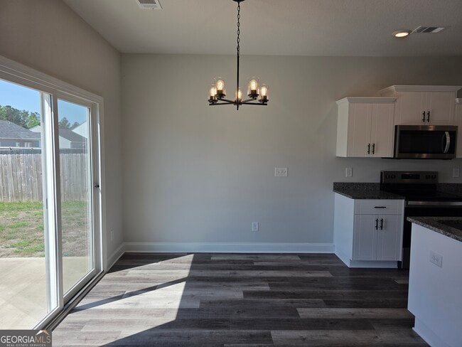 Building Photo - 123 Susan Dr