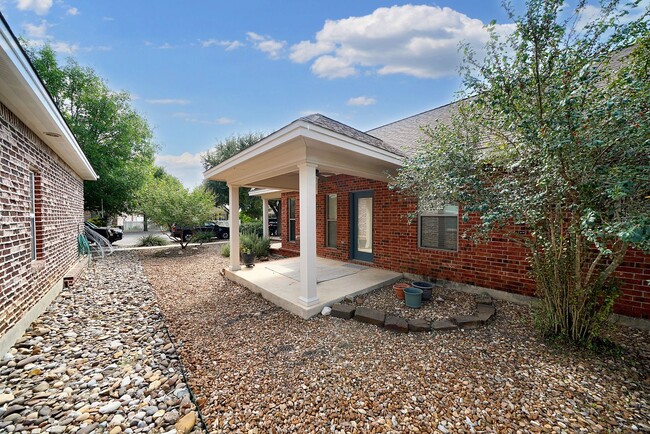 Building Photo - Charming Home in Cotton Crossing – Steps f...