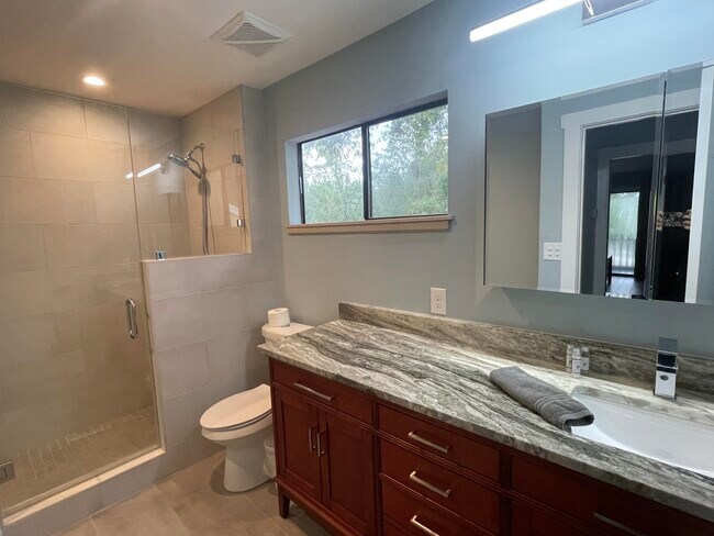 Building Photo - 300 Yacht Club Dr