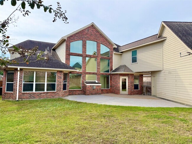 Building Photo - 16406 Lakewood Field Dr