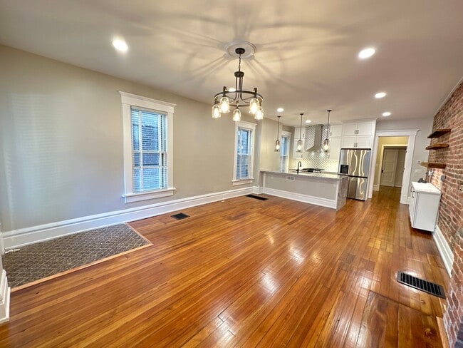 Building Photo - Dennison Ave 866-868 CR