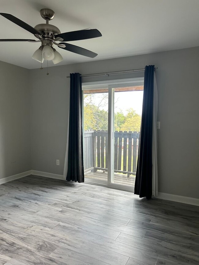 Building Photo - 815 Poindexter Ave