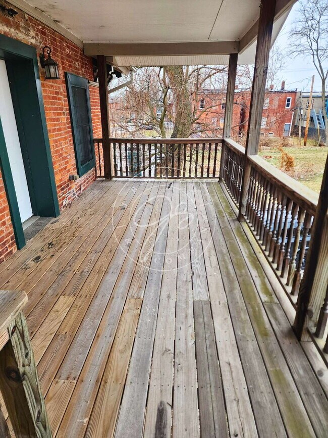 Building Photo - 1026 N Huron St