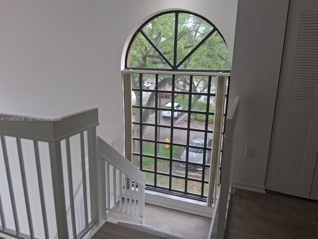 Building Photo - 15495 N Miami Lakeway