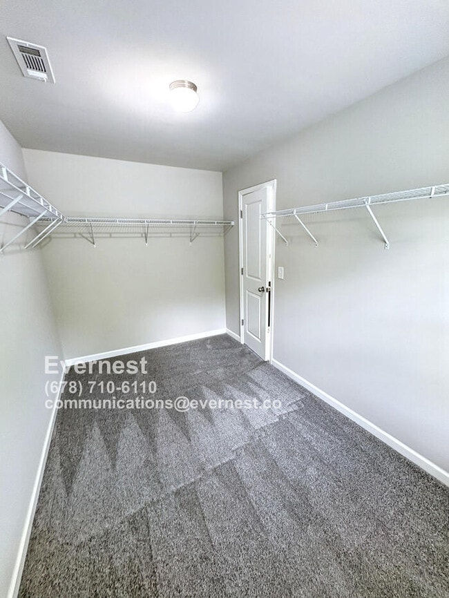 Building Photo - 144 Charolais Dr