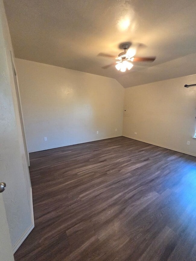 Building Photo - Welcome Home!!