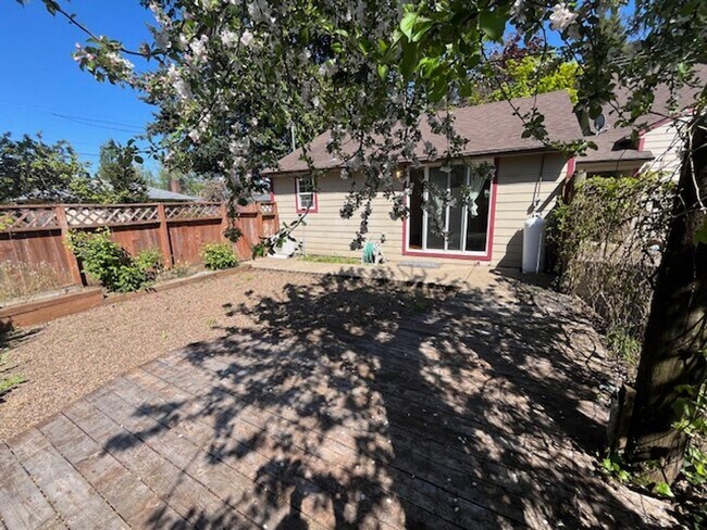 Building Photo - 1 Bedroom 1 Bath McMinnville OR