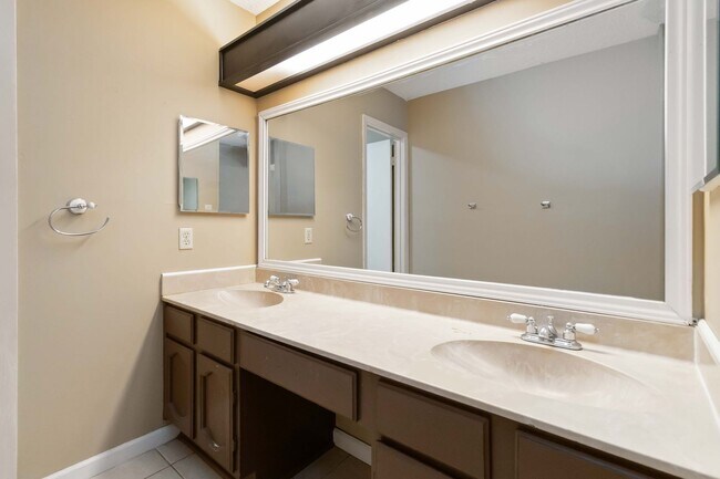 Building Photo - Charming 3-Bedroom Home Available for Rent!