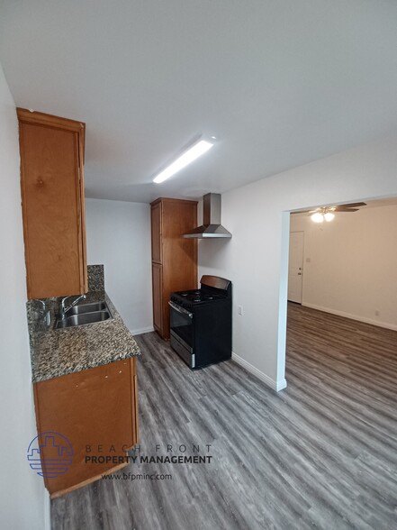 Building Photo - 1145 E 1st St