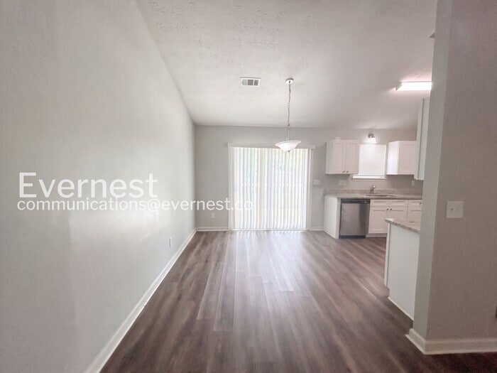 Building Photo - 5611 La Fleur Trail