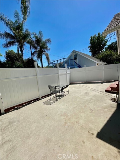 Building Photo - 10332 Floralita Ave