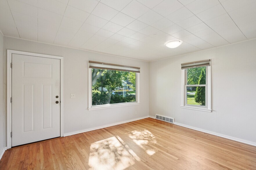 Building Photo - 1118 Lorraine Dr