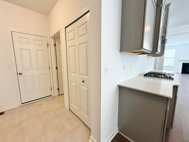 Building Photo - 6173 S Trailwoods Dr