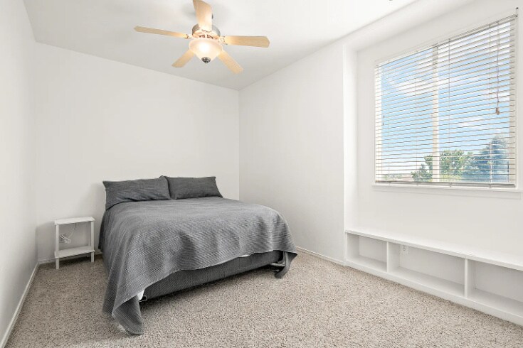 Building Photo - 18227 Southlake Cir