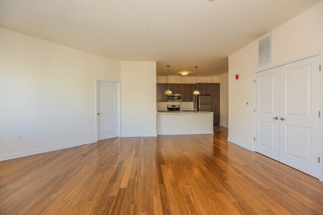 Building Photo - 2/Bedroom 2/ Full Bath - A+ Waterfront Location Near Ferry