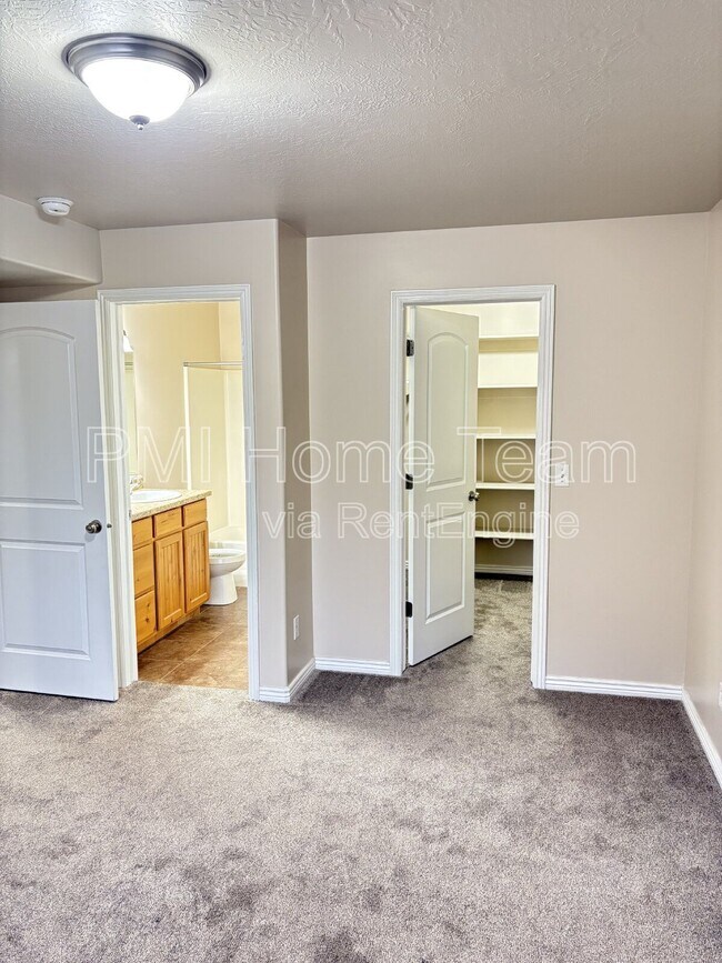 Building Photo - 2510 N Charleston Ave W