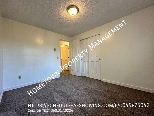 Building Photo - 1310 Goldenrod Dr SE