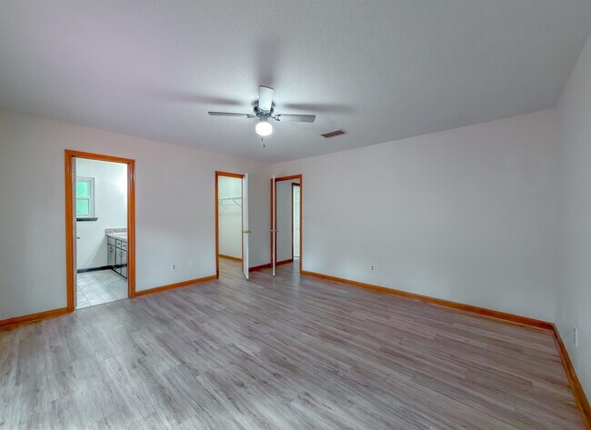 Building Photo - 776 Lupine Ln