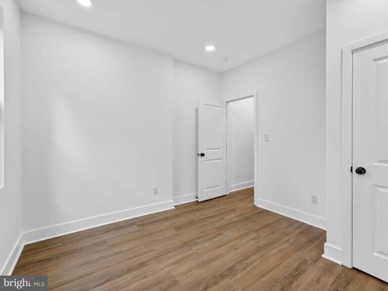 Building Photo - 5859 Delancey St