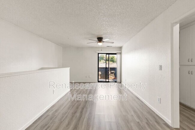 Building Photo - 35 E 7th St