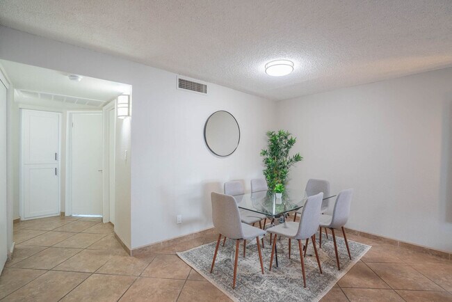 Building Photo - 8570 E McDowell Rd