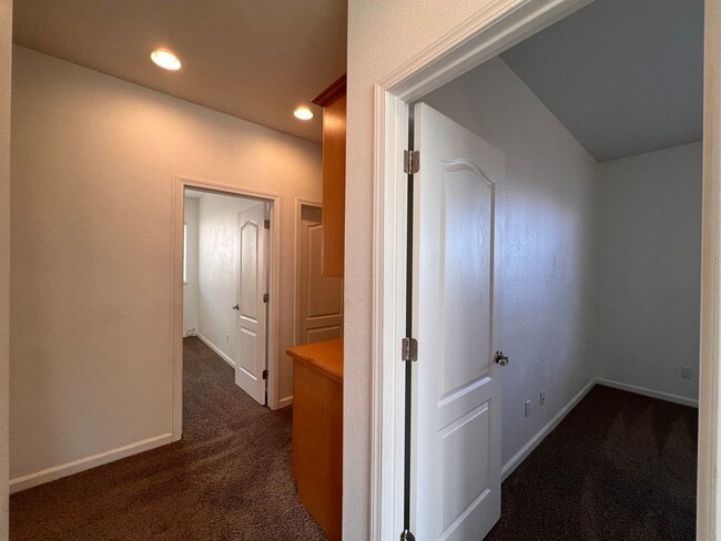 Building Photo - 4 bedroom Fernley Home.